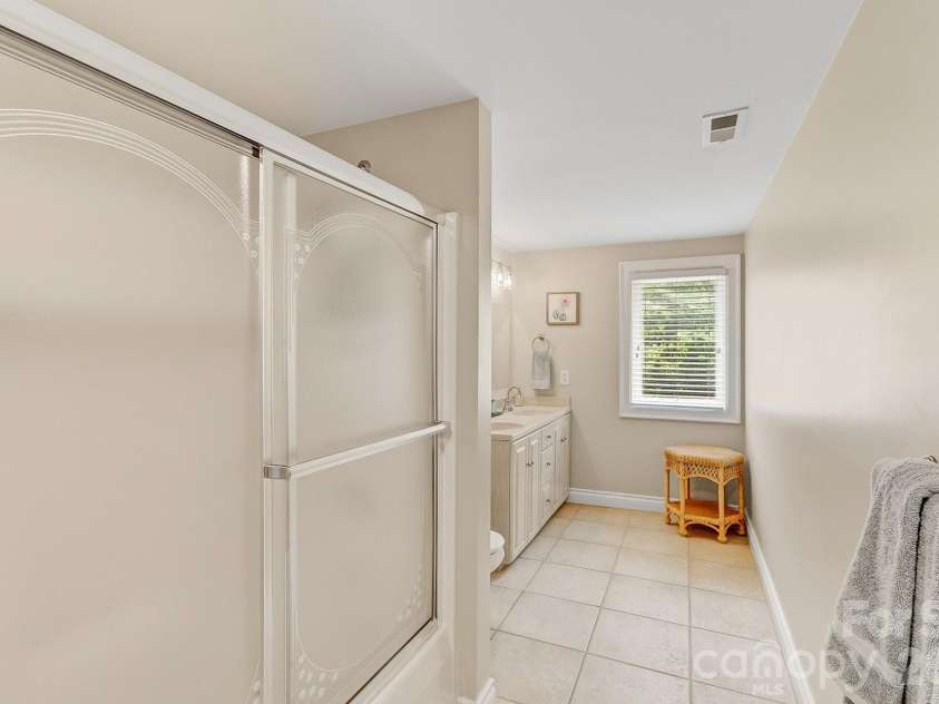 100 Perry Place, Hendersonville, NC 28739.  MLS# CAR4389206, YatesRealty ID 35848. 