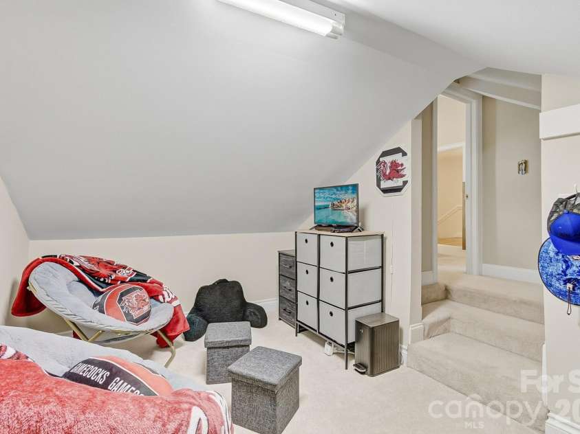 100 Perry Place, Hendersonville, NC 28739.  MLS# CAR4389206, YatesRealty ID 35848. 