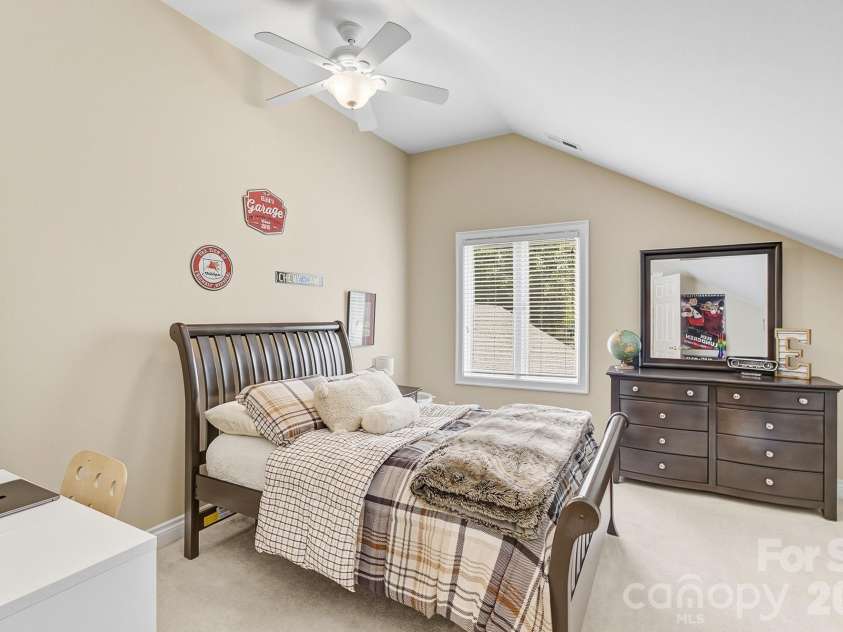 100 Perry Place, Hendersonville, NC 28739.  MLS# CAR4389206, YatesRealty ID 35848. 