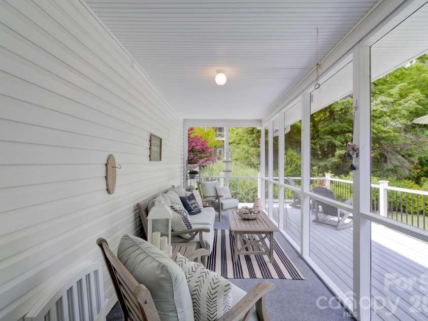 100 Perry Place, Hendersonville, NC 28739.  MLS# CAR4389206, YatesRealty ID 35848. 
