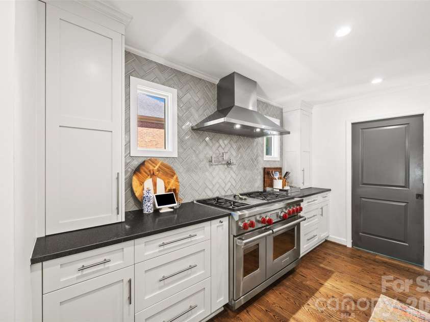 7940 Sunnyvale Lane, Charlotte, NC 28210.  MLS# CAR4397501, YatesRealty ID 35849. 