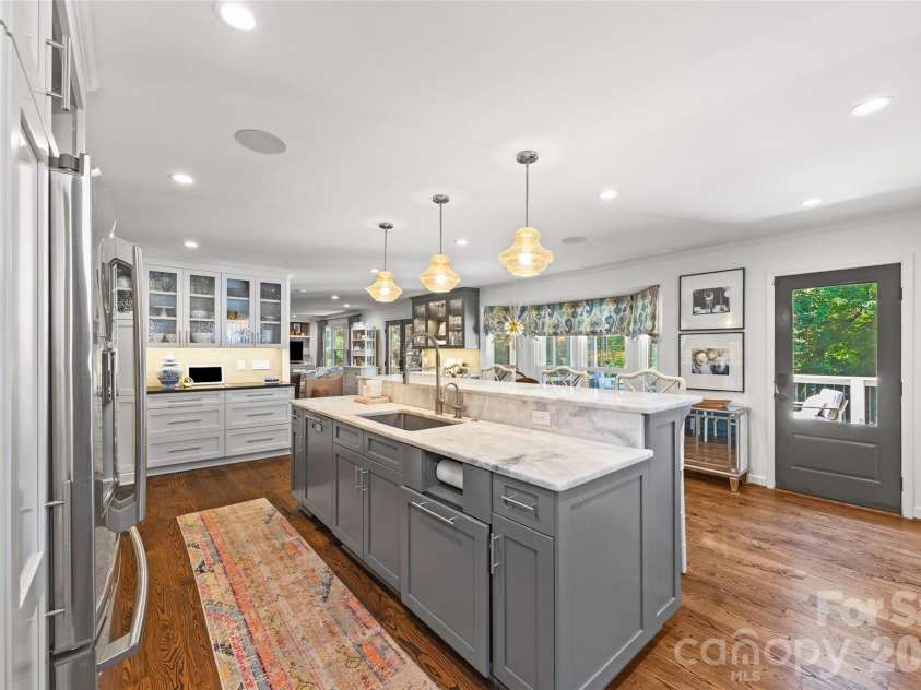 7940 Sunnyvale Lane, Charlotte, NC 28210.  MLS# CAR4397501, YatesRealty ID 35849. 