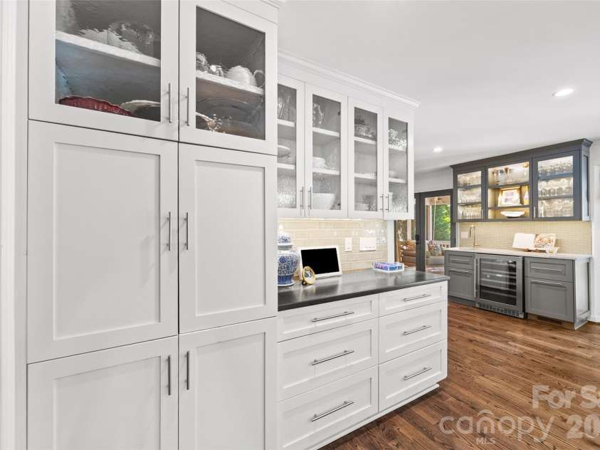 7940 Sunnyvale Lane, Charlotte, NC 28210.  MLS# CAR4397501, YatesRealty ID 35849. 