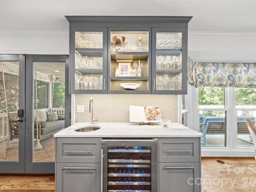 7940 Sunnyvale Lane, Charlotte, NC 28210.  MLS# CAR4397501, YatesRealty ID 35849. 