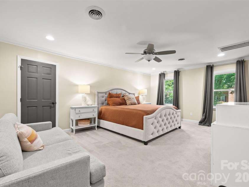 7940 Sunnyvale Lane, Charlotte, NC 28210.  MLS# CAR4397501, YatesRealty ID 35849. 