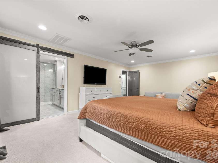 7940 Sunnyvale Lane, Charlotte, NC 28210.  MLS# CAR4397501, YatesRealty ID 35849. 