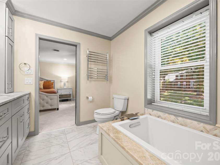 7940 Sunnyvale Lane, Charlotte, NC 28210.  MLS# CAR4397501, YatesRealty ID 35849. 