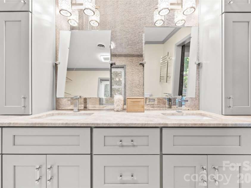 7940 Sunnyvale Lane, Charlotte, NC 28210.  MLS# CAR4397501, YatesRealty ID 35849. 