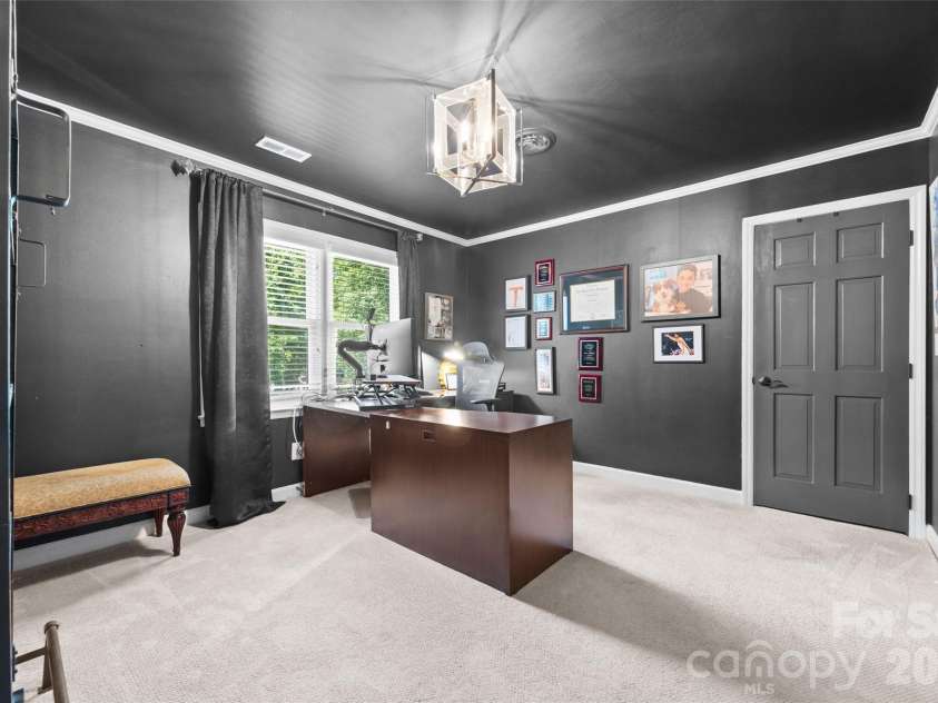7940 Sunnyvale Lane, Charlotte, NC 28210.  MLS# CAR4397501, YatesRealty ID 35849. 
