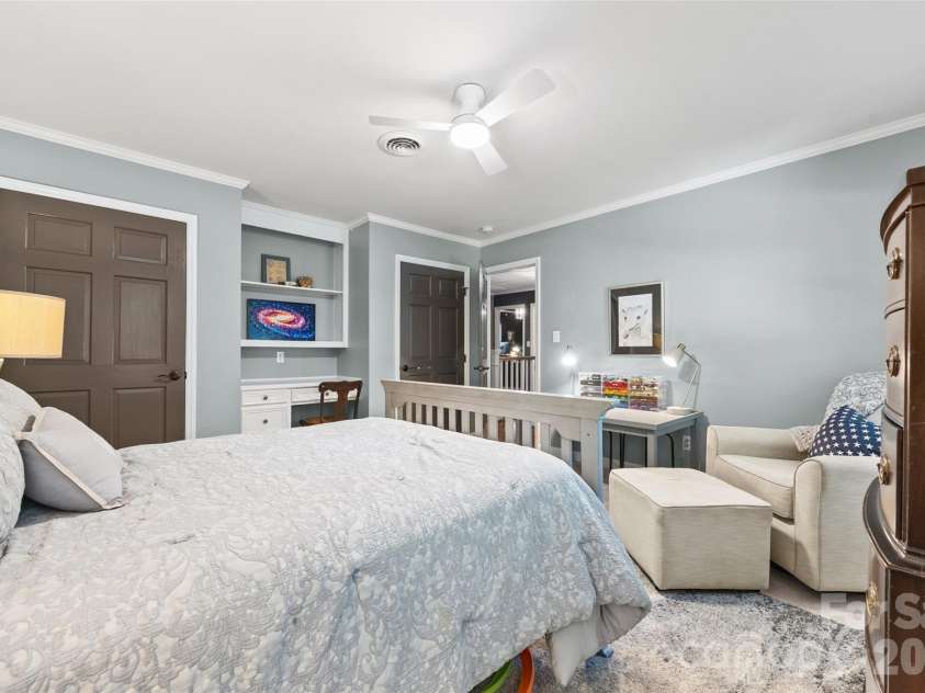7940 Sunnyvale Lane, Charlotte, NC 28210.  MLS# CAR4397501, YatesRealty ID 35849. 