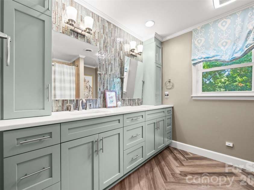 7940 Sunnyvale Lane, Charlotte, NC 28210.  MLS# CAR4397501, YatesRealty ID 35849. 