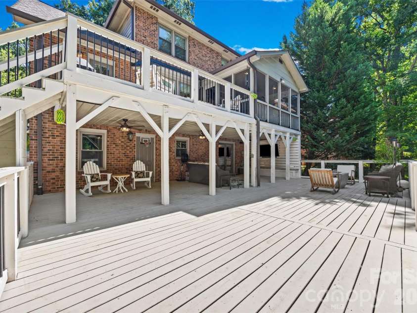 7940 Sunnyvale Lane, Charlotte, NC 28210.  MLS# CAR4397501, YatesRealty ID 35849. 