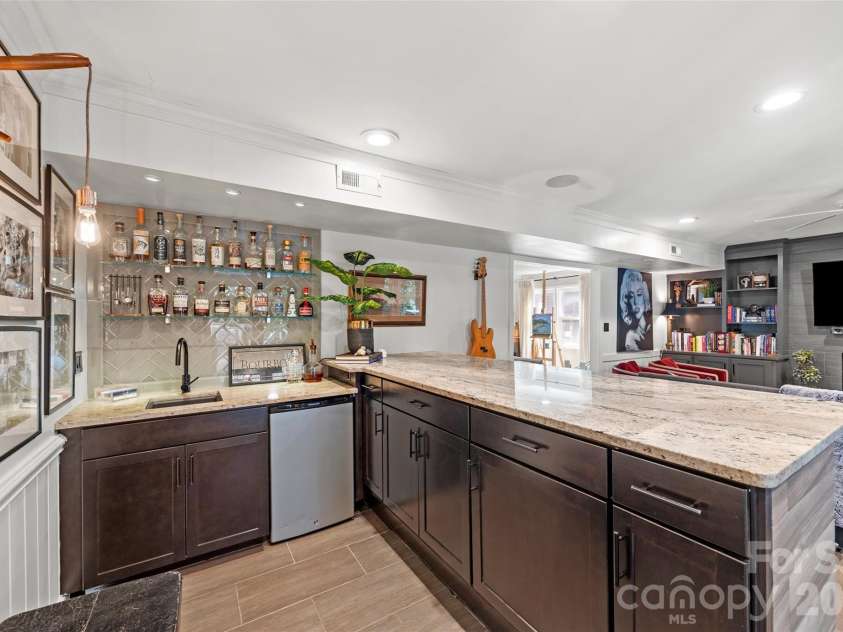7940 Sunnyvale Lane, Charlotte, NC 28210.  MLS# CAR4397501, YatesRealty ID 35849. 