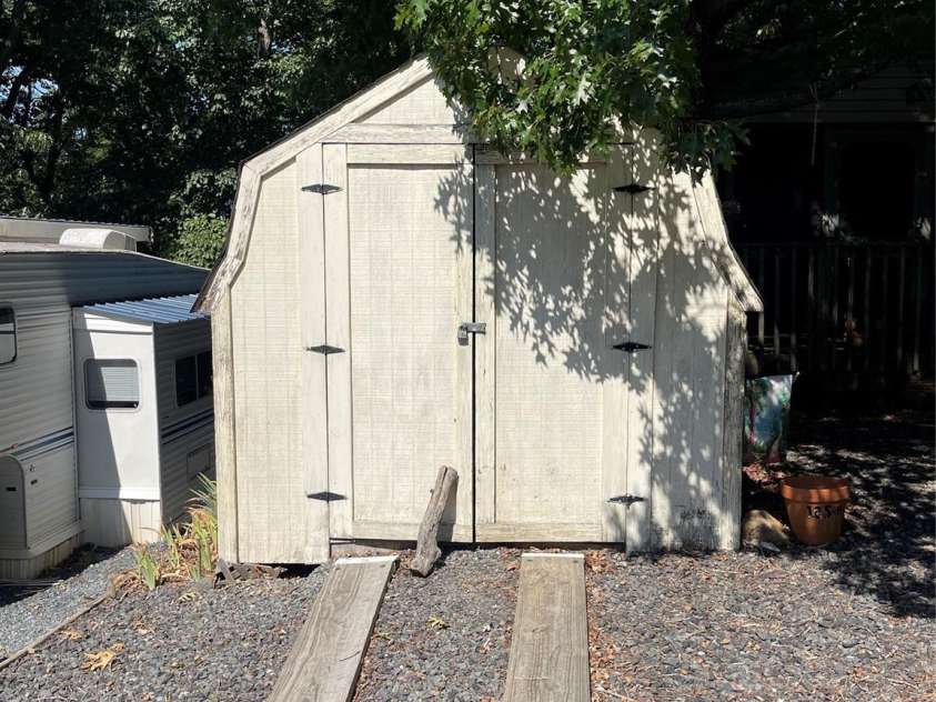 112 Deerfield Drive, New London, NC 28127.  MLS# CAR4303865, YatesRealty ID 3585. 