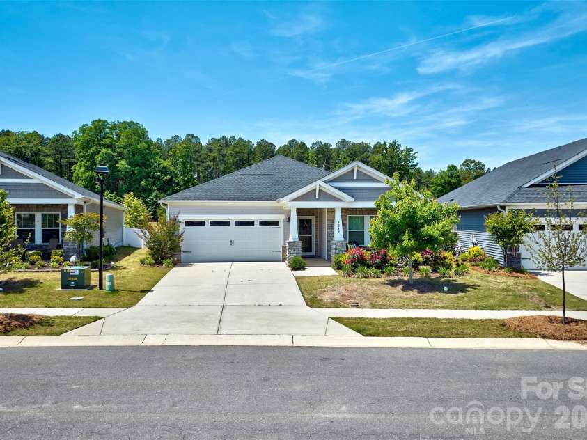 9244 Dunwich Drive, Gastonia, NC 28056.  MLS# CAR4376593, YatesRealty ID 35851. 
