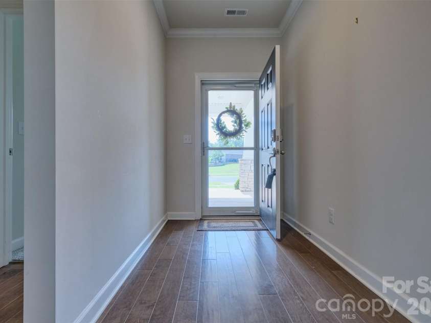 9244 Dunwich Drive, Gastonia, NC 28056.  MLS# CAR4376593, YatesRealty ID 35851. 