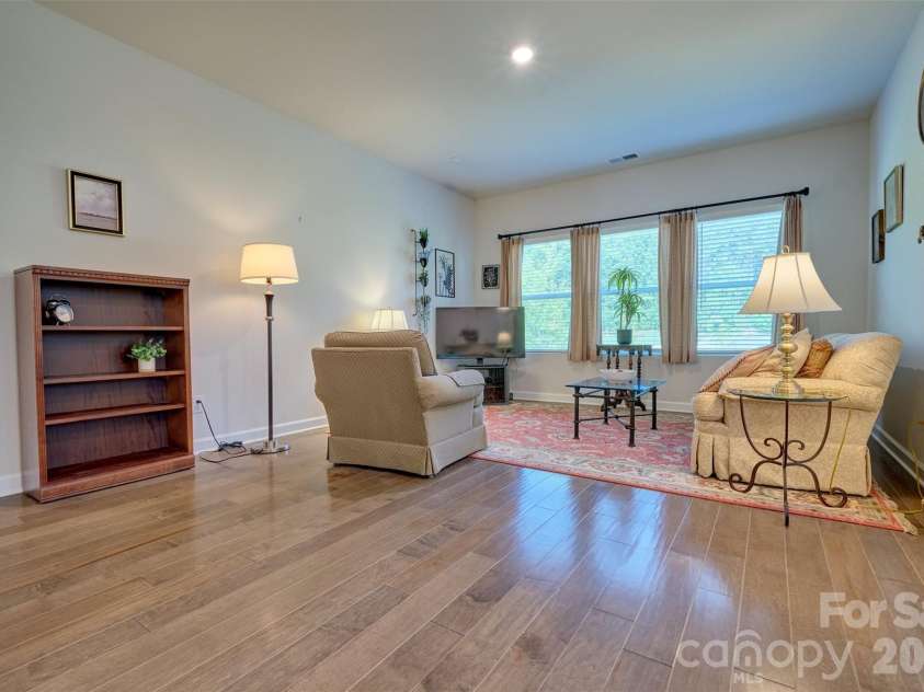 9244 Dunwich Drive, Gastonia, NC 28056.  MLS# CAR4376593, YatesRealty ID 35851. 