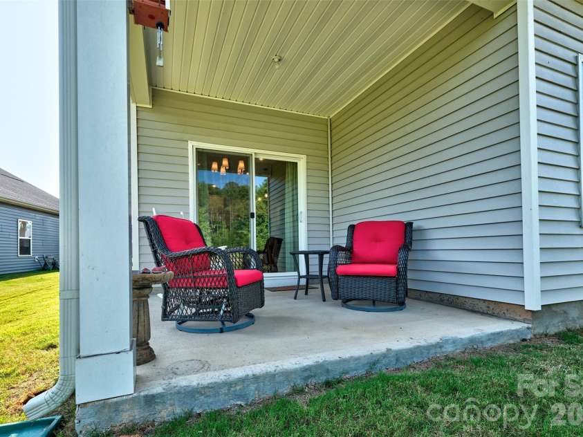 9244 Dunwich Drive, Gastonia, NC 28056.  MLS# CAR4376593, YatesRealty ID 35851. 