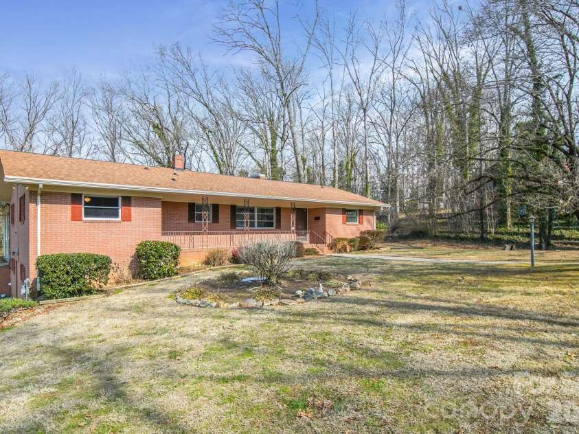 701 Oakwood Avenue, Albemarle, NC 28001.  MLS# CAR4342578, YatesRealty ID 35852. 