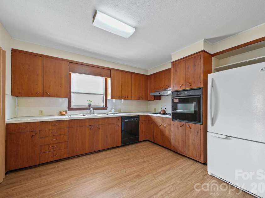 701 Oakwood Avenue, Albemarle, NC 28001.  MLS# CAR4342578, YatesRealty ID 35852. KITCHEN