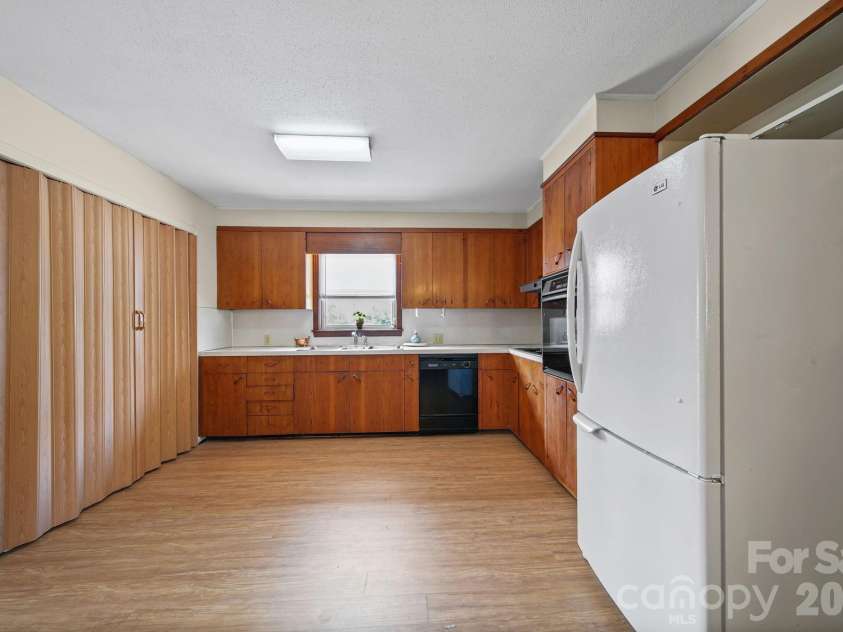 701 Oakwood Avenue, Albemarle, NC 28001.  MLS# CAR4342578, YatesRealty ID 35852. KITCHEN