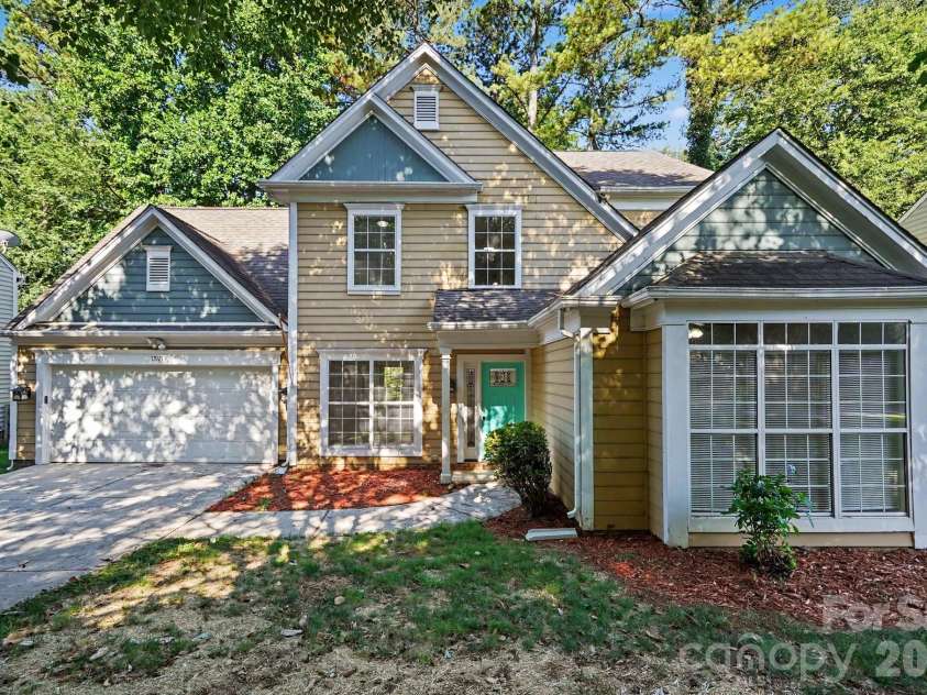 11921 Moonshadow Lane, Huntersville, NC 28078.  MLS# CAR4397466, YatesRealty ID 35853. 