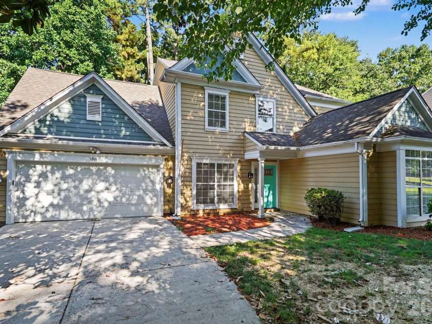 11921 Moonshadow Lane, Huntersville, NC 28078.  MLS# CAR4397466, YatesRealty ID 35853. 