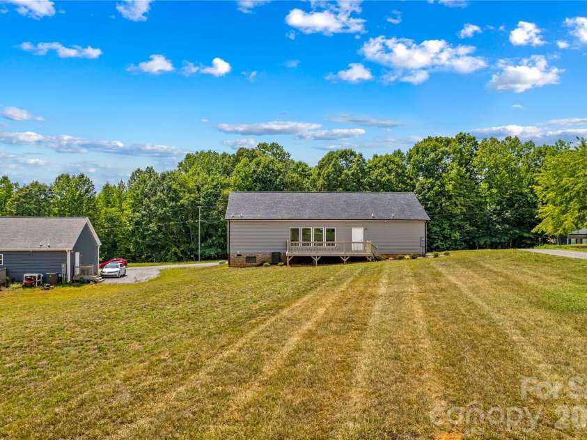 447 Lookout Dam Road, Statesville, NC 28625.  MLS# CAR4401475, YatesRealty ID 35857. 