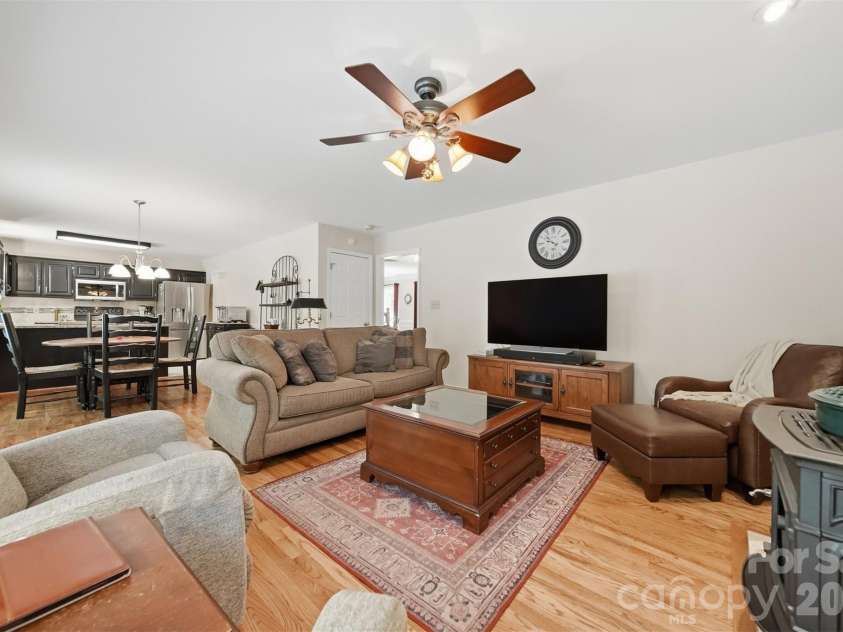 1032 30th Avenue Lane, Hickory, NC 28601.  MLS# CAR4393114, YatesRealty ID 35858. 