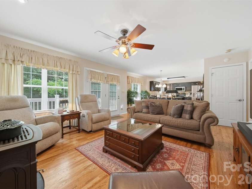 1032 30th Avenue Lane, Hickory, NC 28601.  MLS# CAR4393114, YatesRealty ID 35858. 