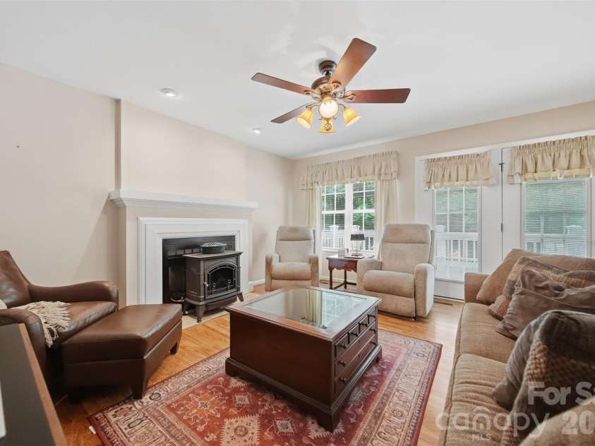 1032 30th Avenue Lane, Hickory, NC 28601.  MLS# CAR4393114, YatesRealty ID 35858. 