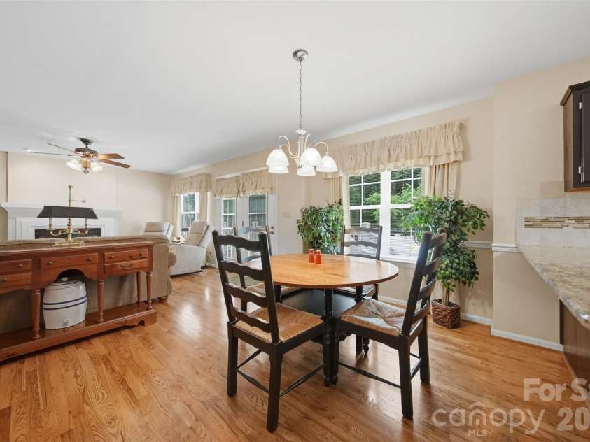 1032 30th Avenue Lane, Hickory, NC 28601.  MLS# CAR4393114, YatesRealty ID 35858. 
