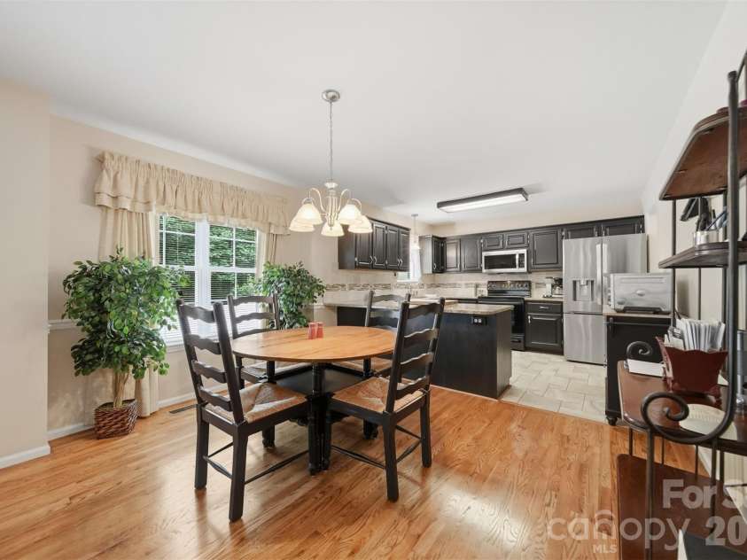 1032 30th Avenue Lane, Hickory, NC 28601.  MLS# CAR4393114, YatesRealty ID 35858. 