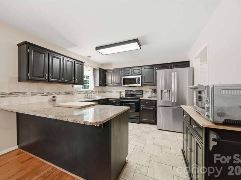 1032 30th Avenue Lane, Hickory, NC 28601.  MLS# CAR4393114, YatesRealty ID 35858. 