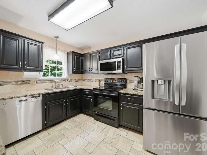 1032 30th Avenue Lane, Hickory, NC 28601.  MLS# CAR4393114, YatesRealty ID 35858. 