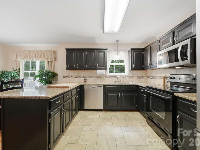 1032 30th Avenue Lane, Hickory, NC 28601.  MLS# CAR4393114, YatesRealty ID 35858. 