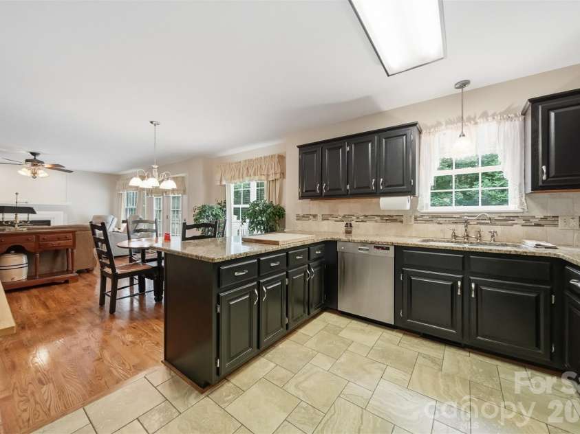 1032 30th Avenue Lane, Hickory, NC 28601.  MLS# CAR4393114, YatesRealty ID 35858. 