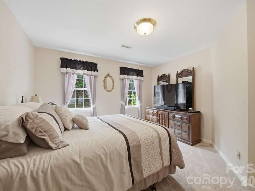 1032 30th Avenue Lane, Hickory, NC 28601.  MLS# CAR4393114, YatesRealty ID 35858. 