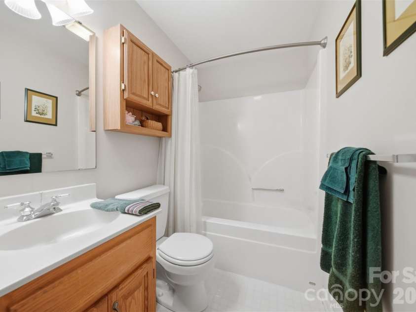 1032 30th Avenue Lane, Hickory, NC 28601.  MLS# CAR4393114, YatesRealty ID 35858. 