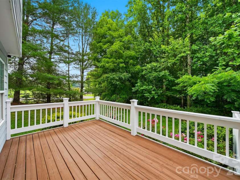 1032 30th Avenue Lane, Hickory, NC 28601.  MLS# CAR4393114, YatesRealty ID 35858. 