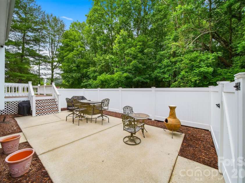 1032 30th Avenue Lane, Hickory, NC 28601.  MLS# CAR4393114, YatesRealty ID 35858. 