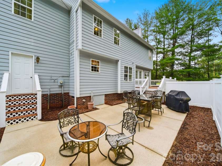 1032 30th Avenue Lane, Hickory, NC 28601.  MLS# CAR4393114, YatesRealty ID 35858. 
