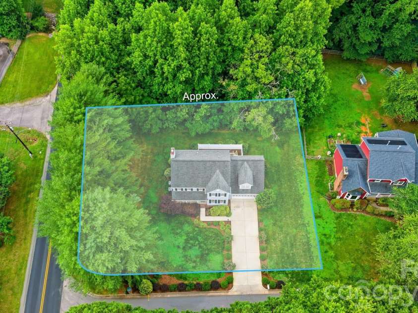 1032 30th Avenue Lane, Hickory, NC 28601.  MLS# CAR4393114, YatesRealty ID 35858. 