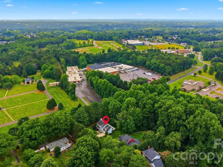 1032 30th Avenue Lane, Hickory, NC 28601.  MLS# CAR4393114, YatesRealty ID 35858. 