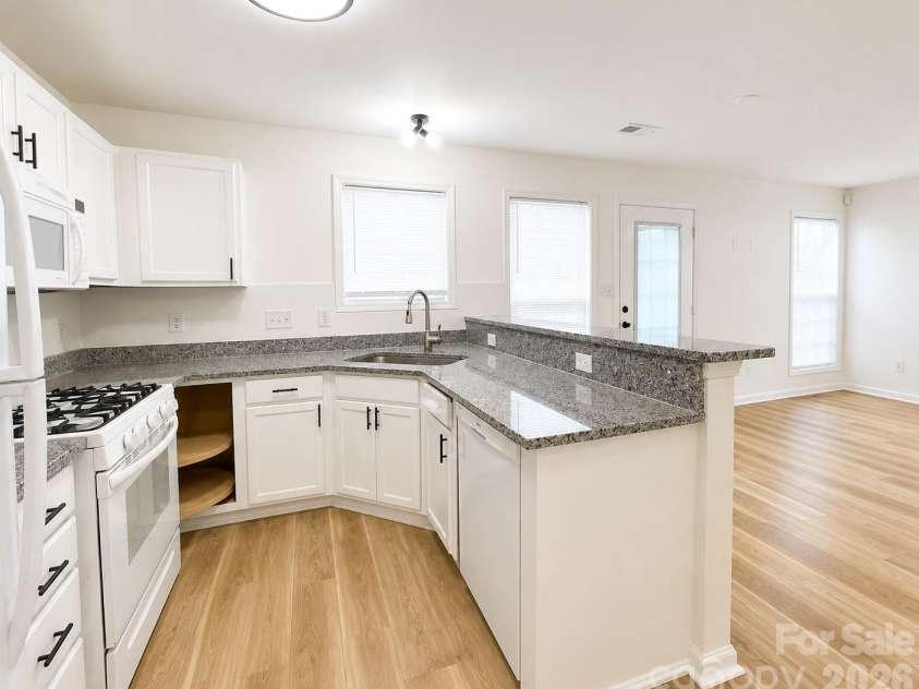 2049 Flushing Court, Charlotte, NC 28215.  MLS# CAR4396965, YatesRealty ID 35859. 