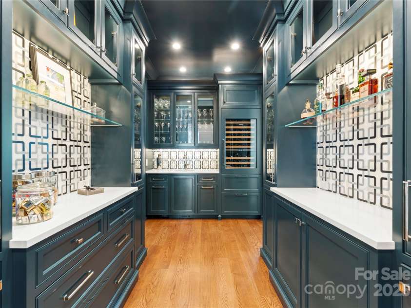 124 Wellcraft Court, Mooresville, NC 28117.  MLS# CAR4227104, YatesRealty ID 3586. Bar Atelier.