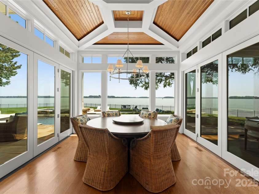 124 Wellcraft Court, Mooresville, NC 28117.  MLS# CAR4227104, YatesRealty ID 3586. Breakfast Nook.