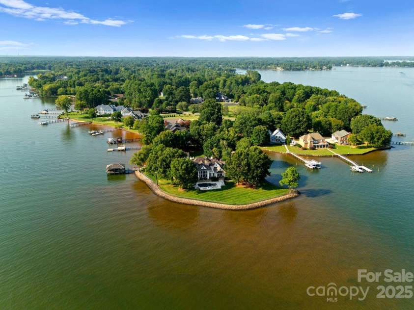 124 Wellcraft Court, Mooresville, NC 28117.  MLS# CAR4227104, YatesRealty ID 3586. Exclusive peninsula view.