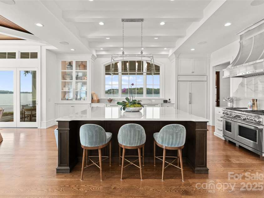 124 Wellcraft Court, Mooresville, NC 28117.  MLS# CAR4227104, YatesRealty ID 3586. Gourmet Kitchen.