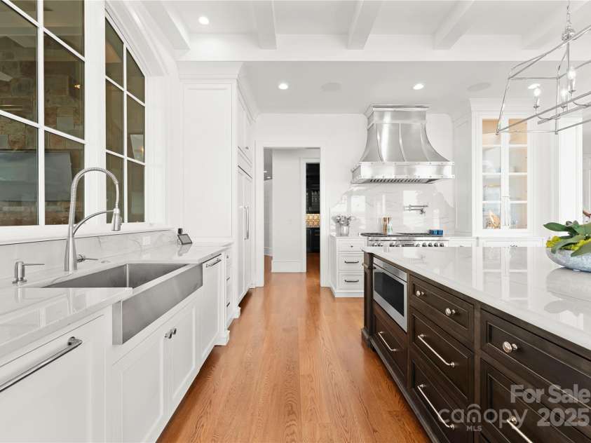 124 Wellcraft Court, Mooresville, NC 28117.  MLS# CAR4227104, YatesRealty ID 3586. Gourmet Kitchen.